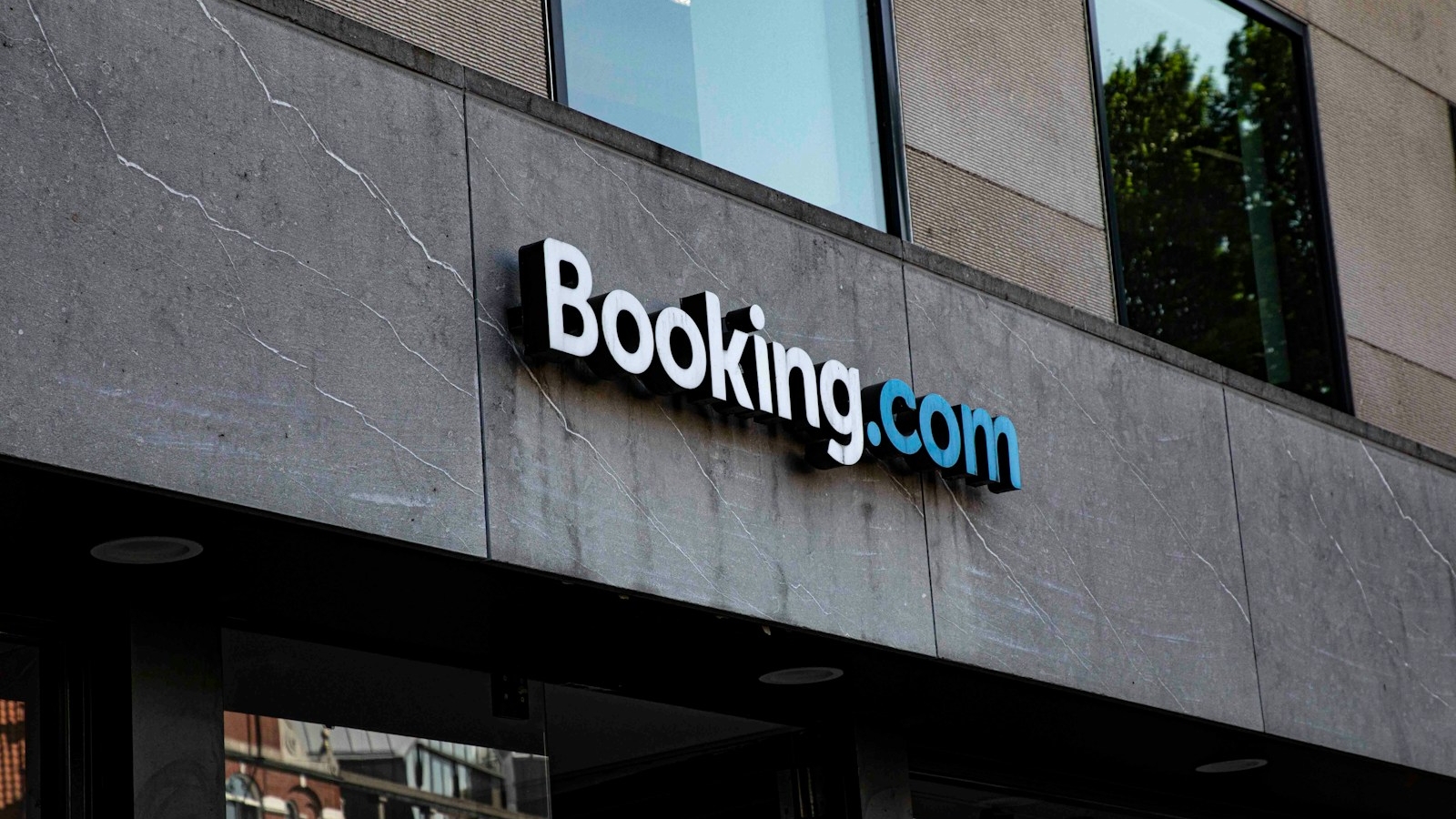 a sign on the side of a building that says bookking com